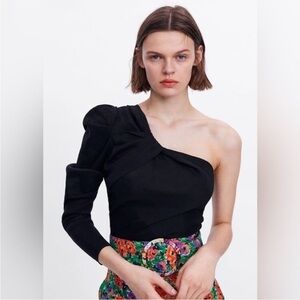 Zara Black One-Shoulder Blouse pull on style size large